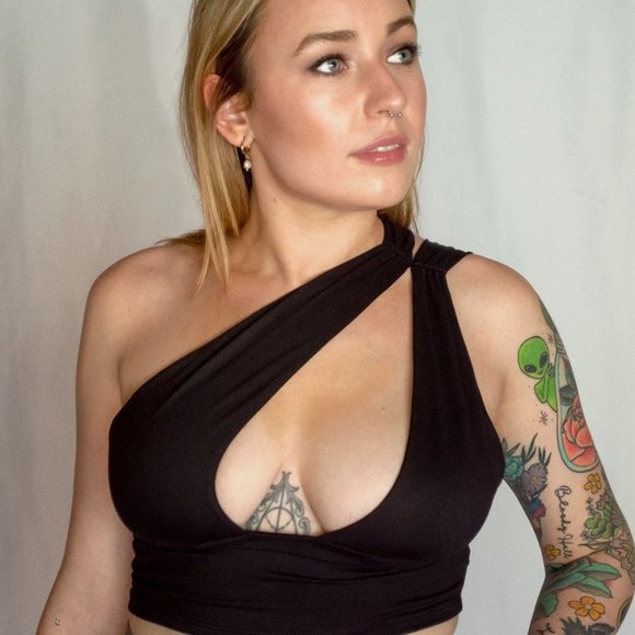 Cut Out Top - Picture 1 of 3